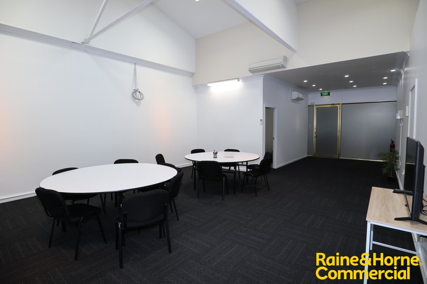 Click to view all images Suite 18/46-52 Baylis Street Wagga Wagga NSW 2650 - Image 2