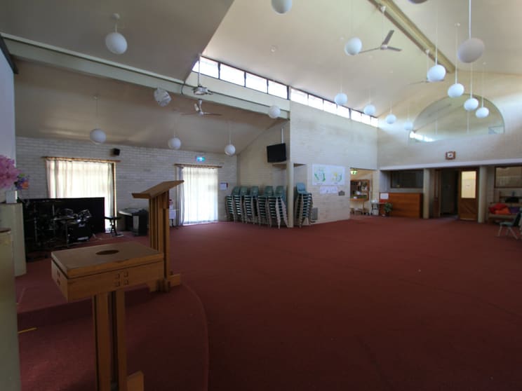 Click to view all images 32 Edgar Street Macquarie Fields NSW 2564 - Image 2