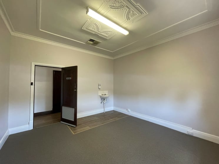 Click to view all images 4 Mann Street Mount Barker SA 5251 - Image 3