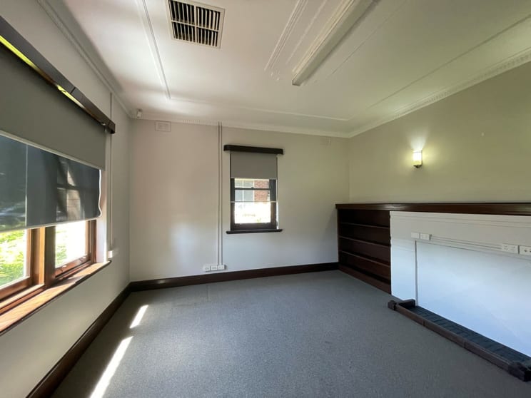 Click to view all images 4 Mann Street Mount Barker SA 5251 - Image 2