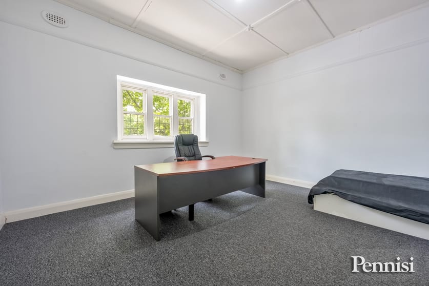 Click to view all images 1037a Mount Alexander Road Essendon VIC 3040 - Image 2