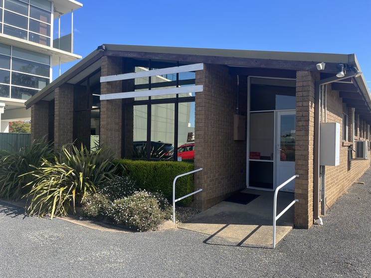 Click to view all images 1/109 Hume Street Wodonga VIC 3690 - Image 1