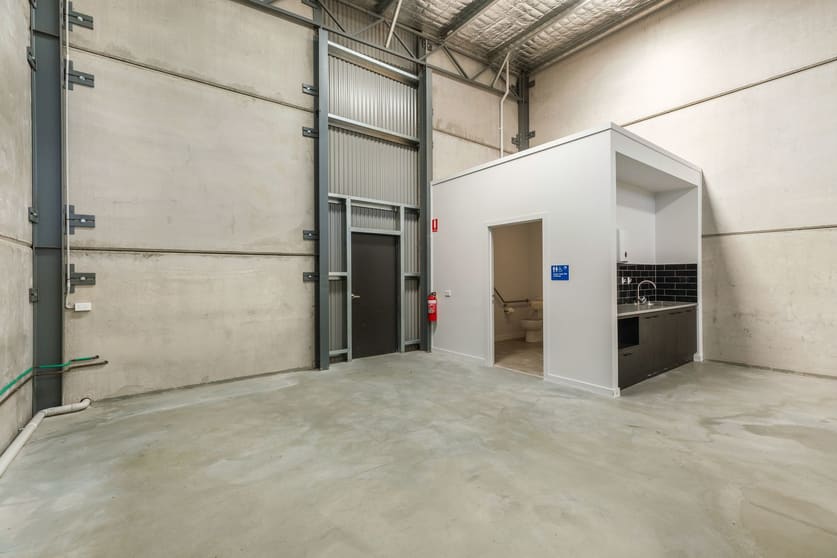 Click to view all images 2/7 Matchett Drive Strathdale VIC 3550 - Image 3