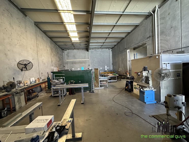 Click to view all images 1&2/40 Cessna Dr Caboolture QLD 4510 - Image 2