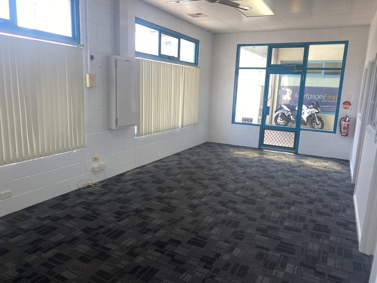 Click to view all images 7/17-21 Ocean Street Victor Harbor SA 5211 - Image 2
