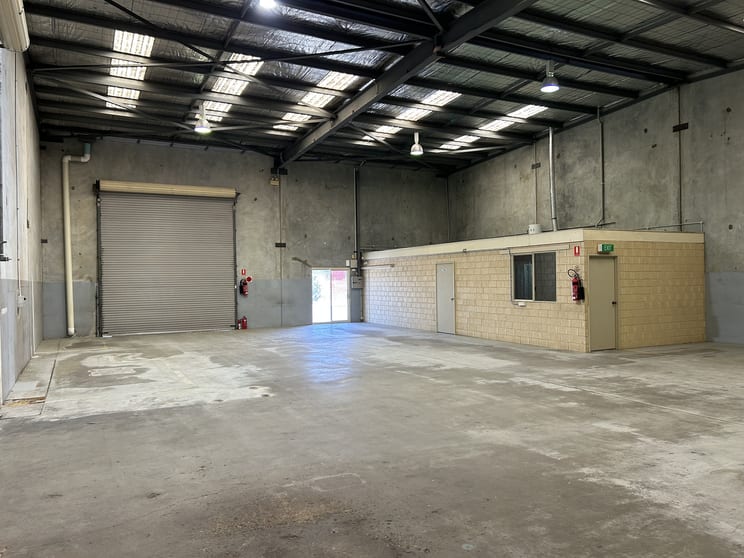 Click to view all images Unit 2/6 Coolibah Way Bibra Lake WA 6163 - Image 3