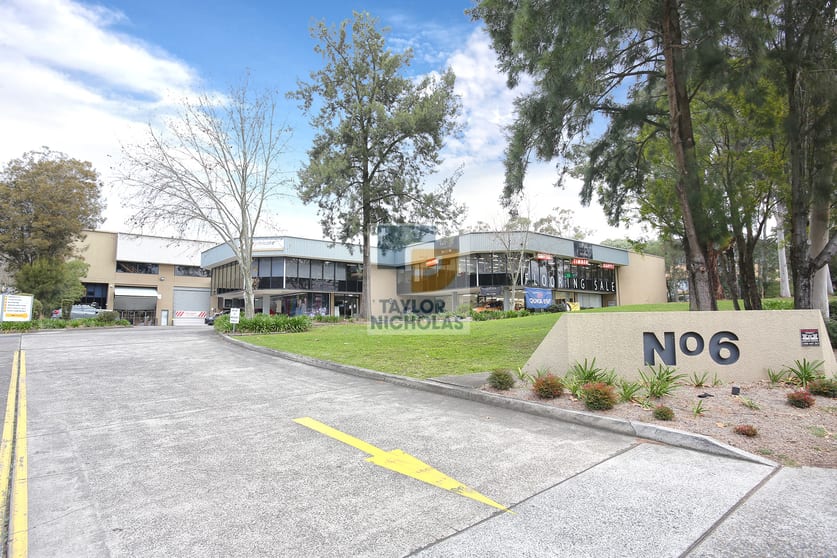 Click to view all images 1/6 Gladstone Road Castle Hill NSW 2154 - Image 3