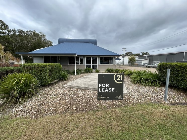 Click to view all images 3 Booral Road Urangan QLD 4655 - Image 3