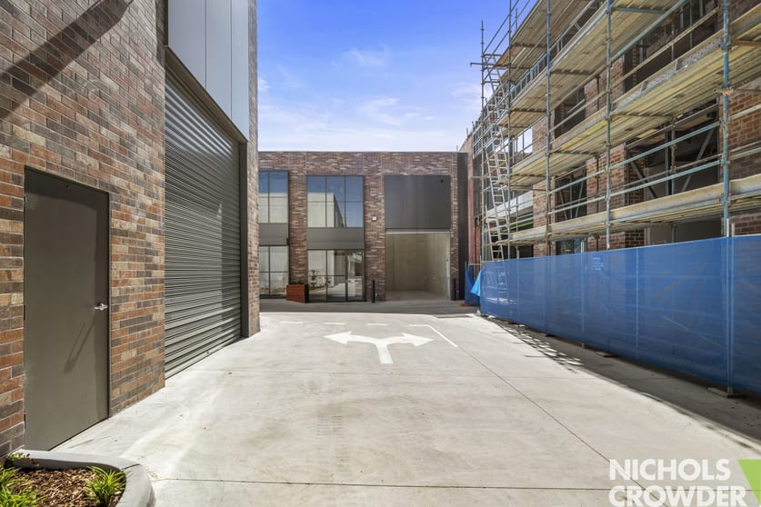 Click to view all images 25 Belrose Avenue Cheltenham VIC 3192 - Image 2