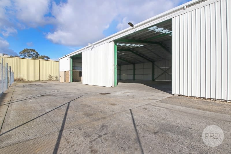 2/918 Metry Street North Albury NSW 2640 - Image 1