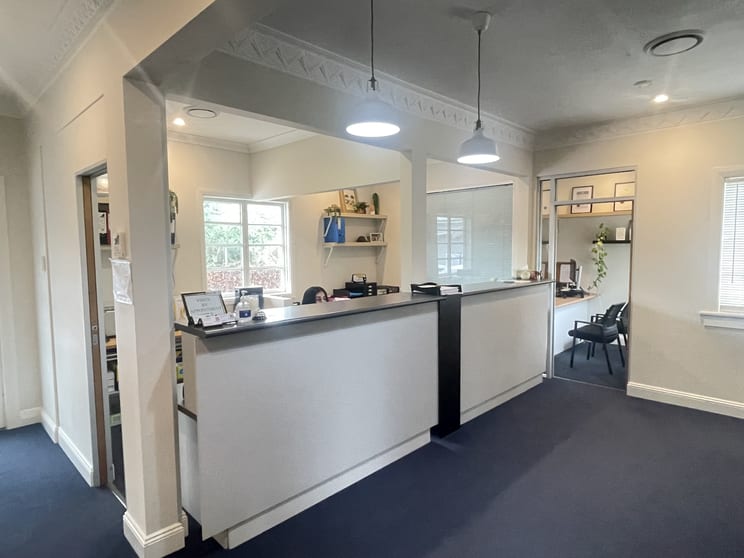 Click to view all images 335 Honour Avenue Graceville QLD 4075 - Image 3