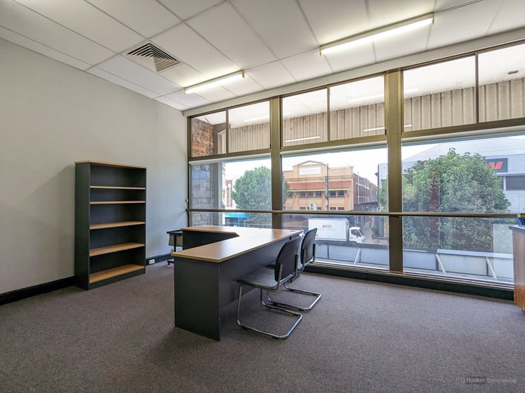 Click to view all images B/457 Ruthven Street Toowoomba City QLD 4350 - Image 1