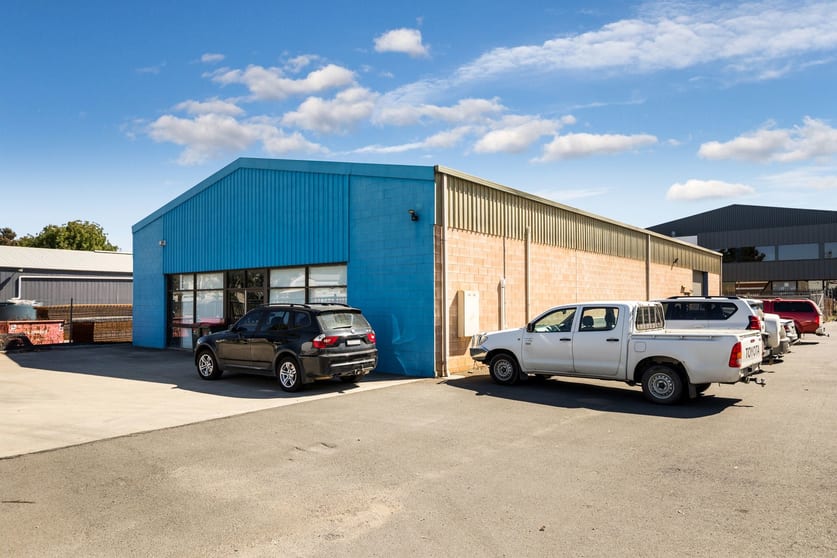 Click to view all images 2/8 Wood Street Long Gully VIC 3550 - Image 1