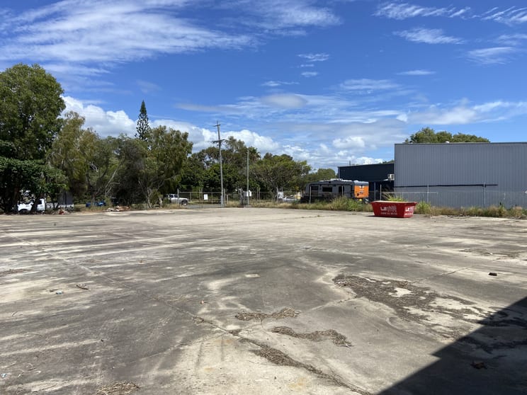Click to view all images 5 Bearing Avenue Warana QLD 4575 - Image 2