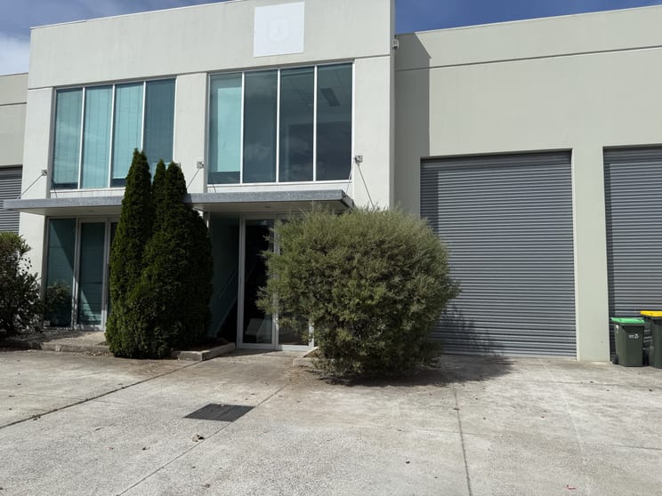 Click to view all images 4/1-5 Akuna Drive Williamstown VIC 3016 - Image 1