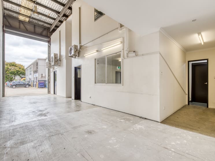Click to view all images 2/9 Stockwell Place Archerfield QLD 4108 - Image 2