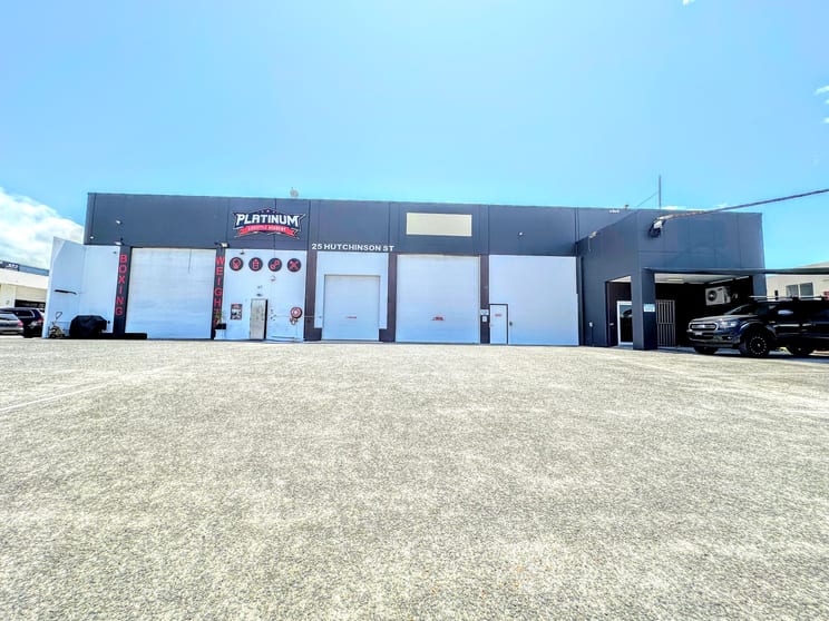 Click to view all images 25 Hutchinson Street Burleigh Heads QLD 4220 - Image 2