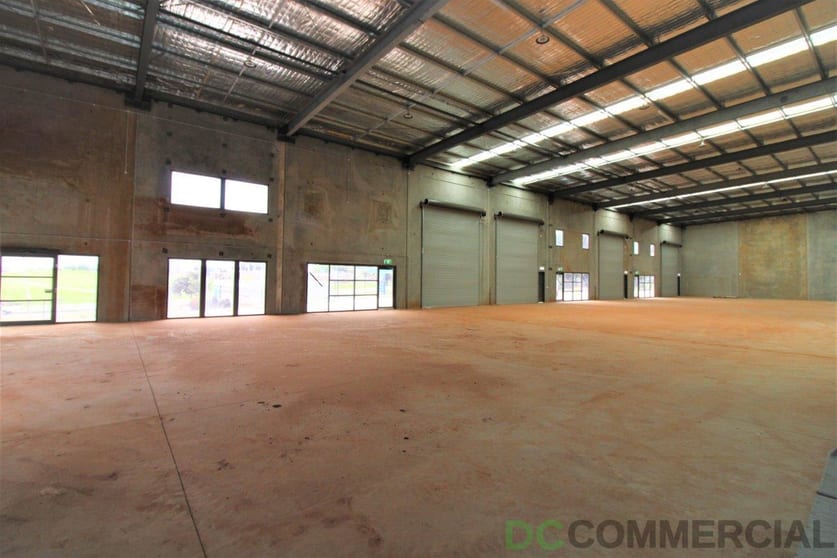Click to view all images 11/529-534 Alderley Street Harristown QLD 4350 - Image 2