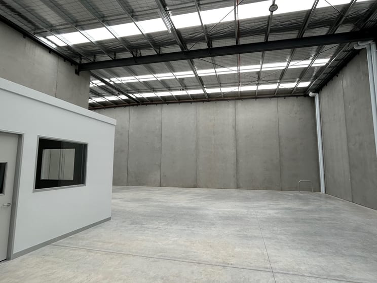 Click to view all images 10 Axis Crescent Dandenong South VIC 3175 - Image 2