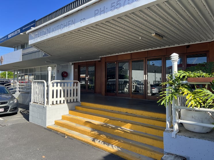 Click to view all images 2/2460 Gold Coast Highway Mermaid Beach QLD 4218 - Image 2