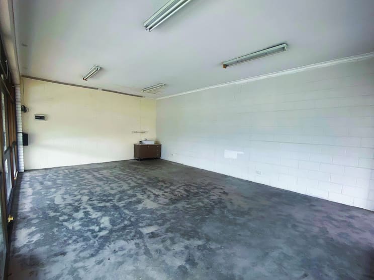 Click to view all images Shop 3/1 King Arthur Boulevard Bethania QLD 4205 - Image 2