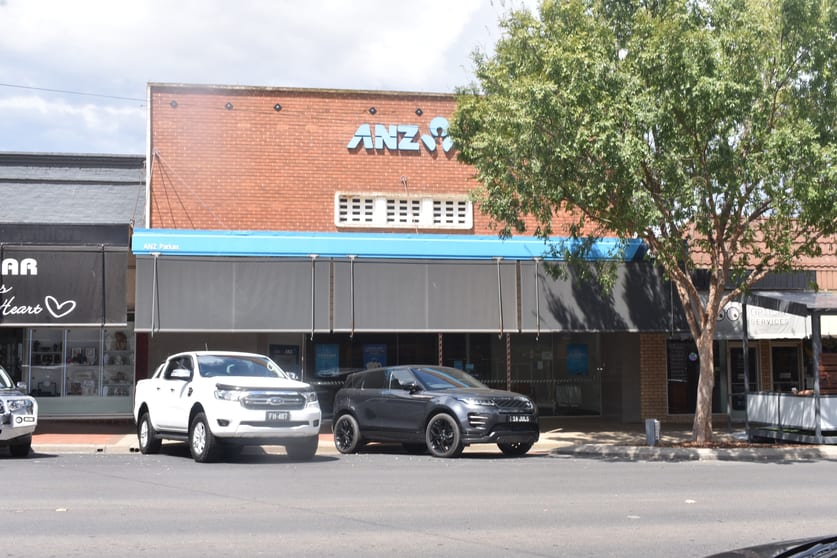 Click to view all images 211-213 Clarinda Street Parkes NSW 2870 - Image 1