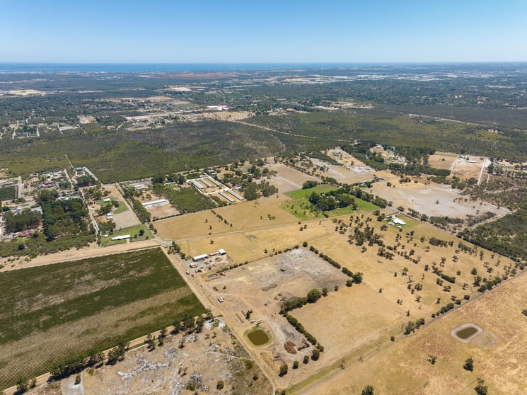 Click to view all images 123 King Road Oakford WA 6121 - Image 2
