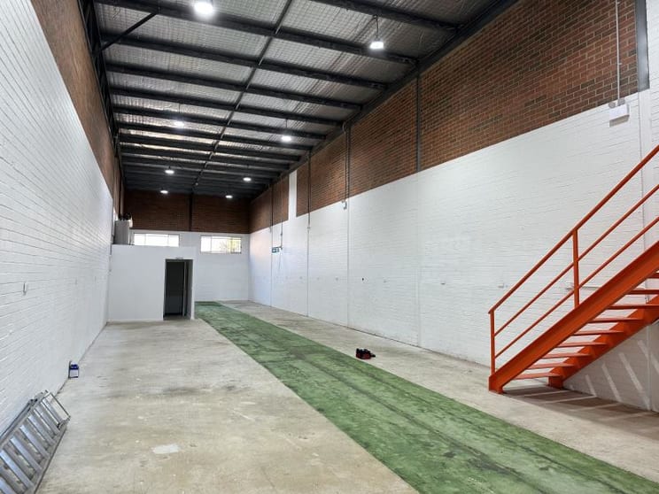 Click to view all images Unit 3/144 Gladstone Street Fyshwick ACT 2609 - Image 2