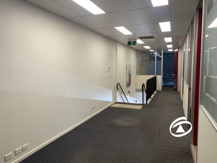 Click to view all images 10A Blackburne Square Berwick VIC 3806 - Image 3