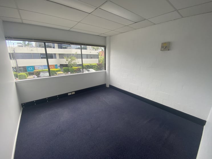 Click to view all images 15/13 Karp Court Bundall QLD 4217 - Image 2