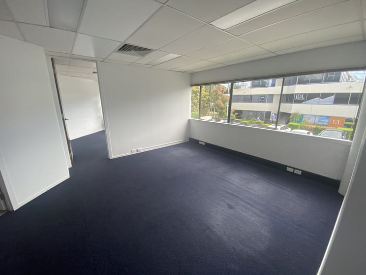 Click to view all images 15/13 Karp Court Bundall QLD 4217 - Image 3