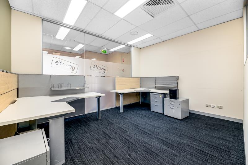 Click to view all images 1/5 Gloucester Avenue Berwick VIC 3806 - Image 3