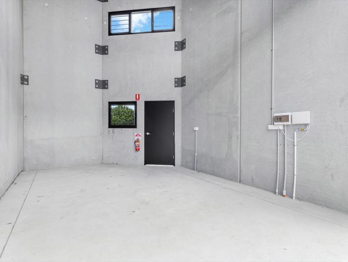 Click to view all images Unit 1/8 Spit Island Close Mayfield West NSW 2304 - Image 1