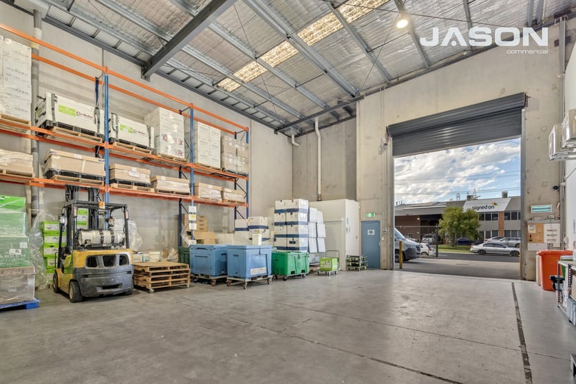 Click to view all images 35 Barrie Road Tullamarine VIC 3043 - Image 1