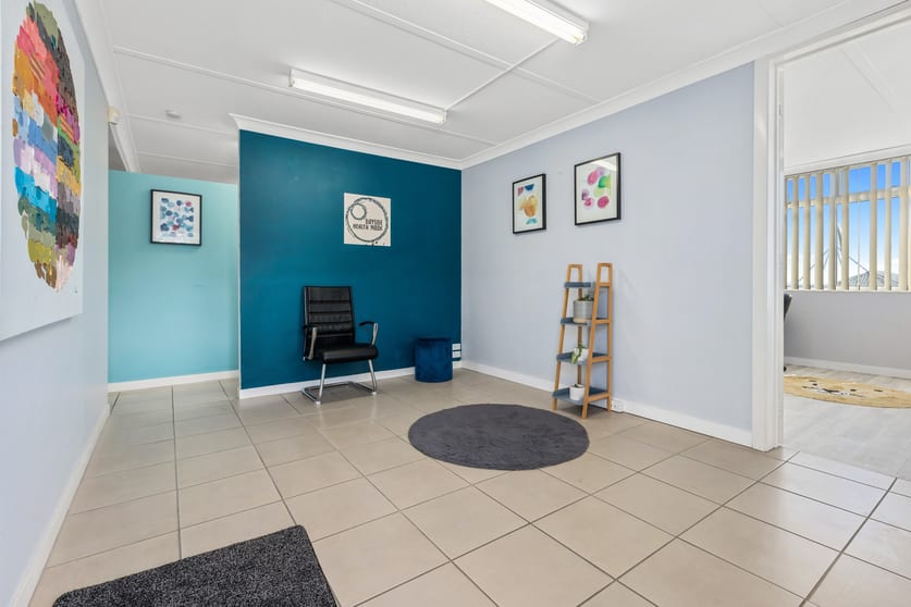 Click to view all images 2/175 Bay Terrace Wynnum QLD 4178 - Image 2