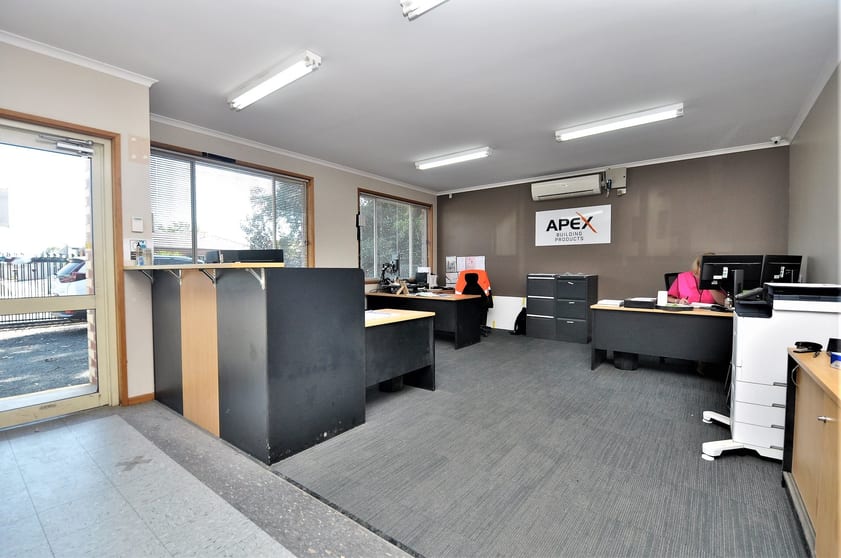 Click to view all images 35-39 Howard Street Epsom VIC 3551 - Image 2