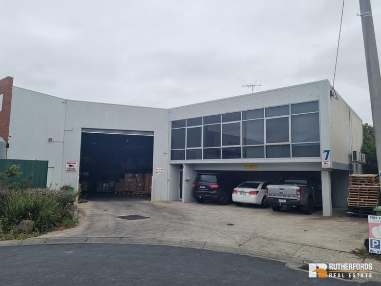 Click to view all images 7 Sabre Crescent Tullamarine VIC 3043 - Image 1