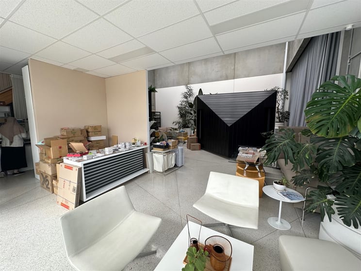 Click to view all images 2 Ginibi Drive Altona North VIC 3025 - Image 3
