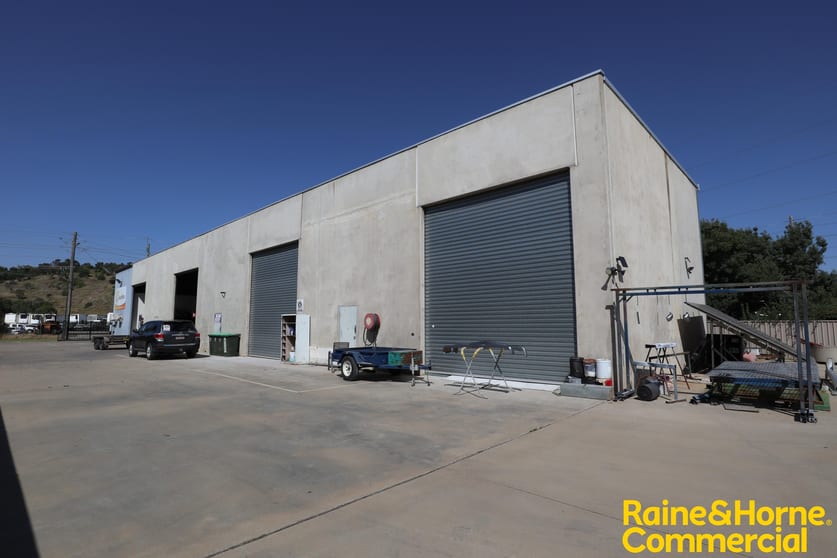 Click to view all images Unit 2/71 Copland Street Wagga Wagga NSW 2650 - Image 1