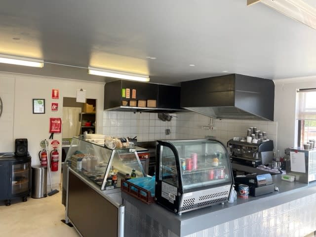 Click to view all images Shop 7/3 Tumbi Creek Road Berkeley Vale NSW 2261 - Image 2