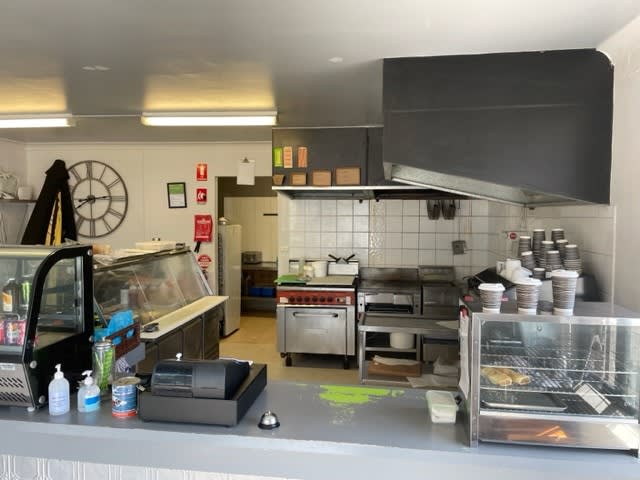 Click to view all images Shop 7/3 Tumbi Creek Road Berkeley Vale NSW 2261 - Image 3