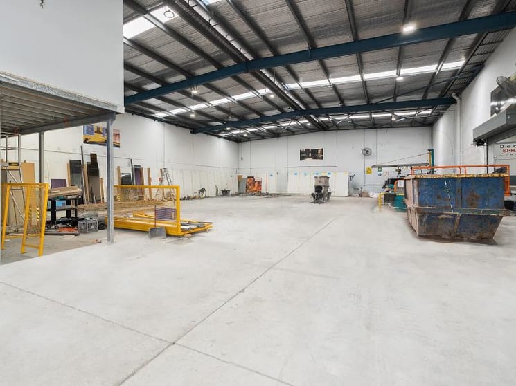Click to view all images Unit 2/30-32 Artisan Road Seven Hills NSW 2147 - Image 3