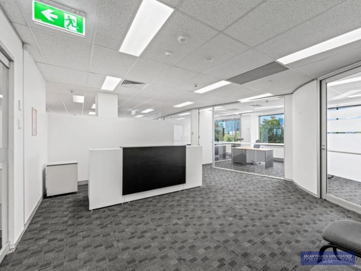 Click to view all images Milton QLD 4064 - Image 3