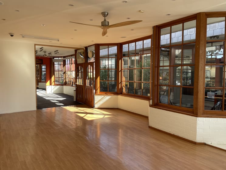 Click to view all images 2/129 Pakington Street Geelong West VIC 3218 - Image 3
