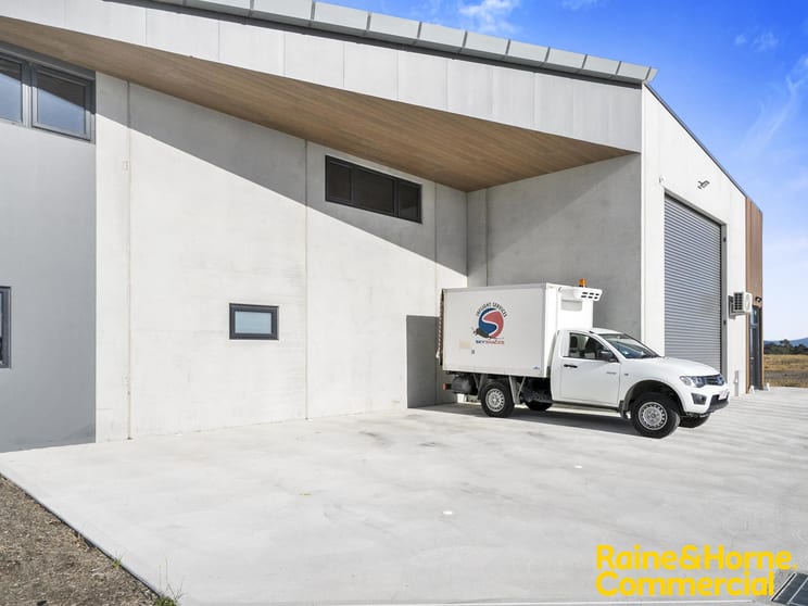 Click to view all images 6/2 Cessna Way Cambridge TAS 7170 - Image 2