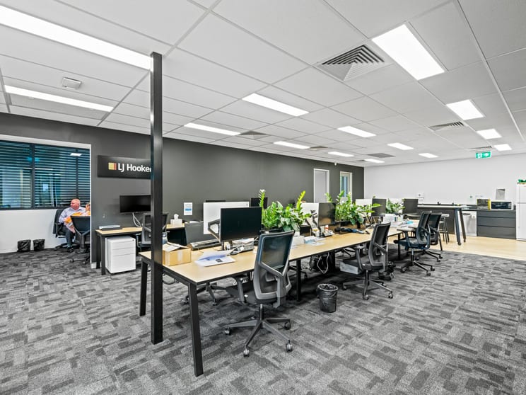 Click to view all images 230 Oxford Street Balmoral QLD 4171 - Image 3