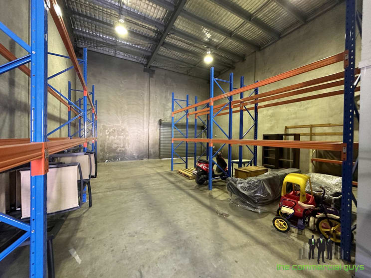 Click to view all images 2/191 Hedley Ave Hendra QLD 4011 - Image 3