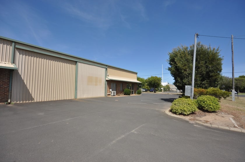 Click to view all images 2/21 Cook Street Busselton WA 6280 - Image 2