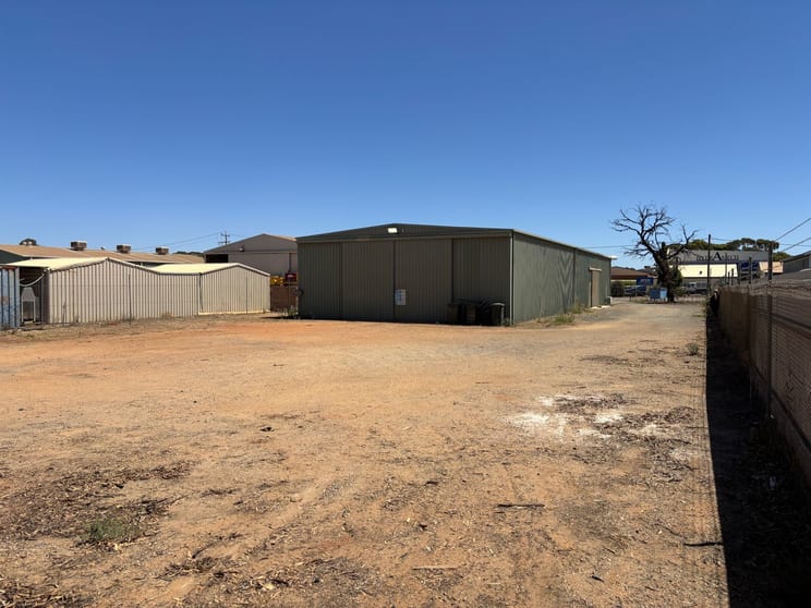 Click to view all images 11 Close Way West Kalgoorlie WA 6430 - Image 3