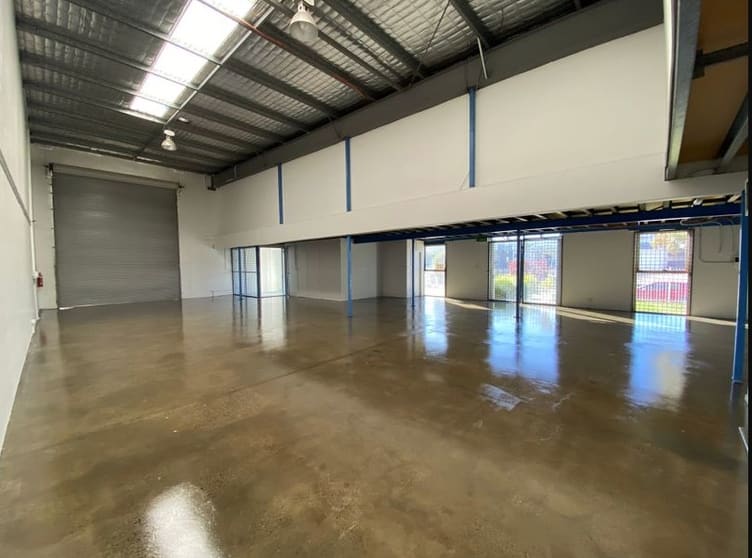 Click to view all images 1b/15 Hutchinson Street Burleigh Heads QLD 4220 - Image 2